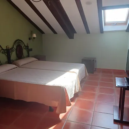 Restaurante Dona Elvira فندق