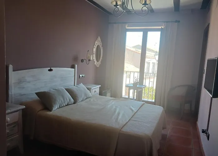 Restaurante Dona Elvira 호텔 3*