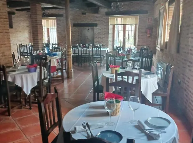Restaurante Dona Elvira 호텔 3*