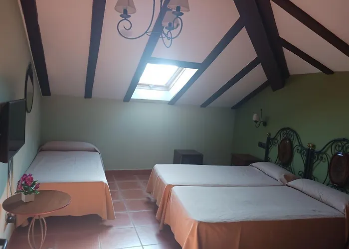 Restaurante Dona Elvira 호텔 3*